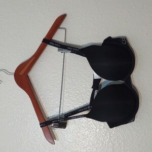 SLIGHTLY USED CALVIN KLEIN 36C BRA BLACK AND WHITE